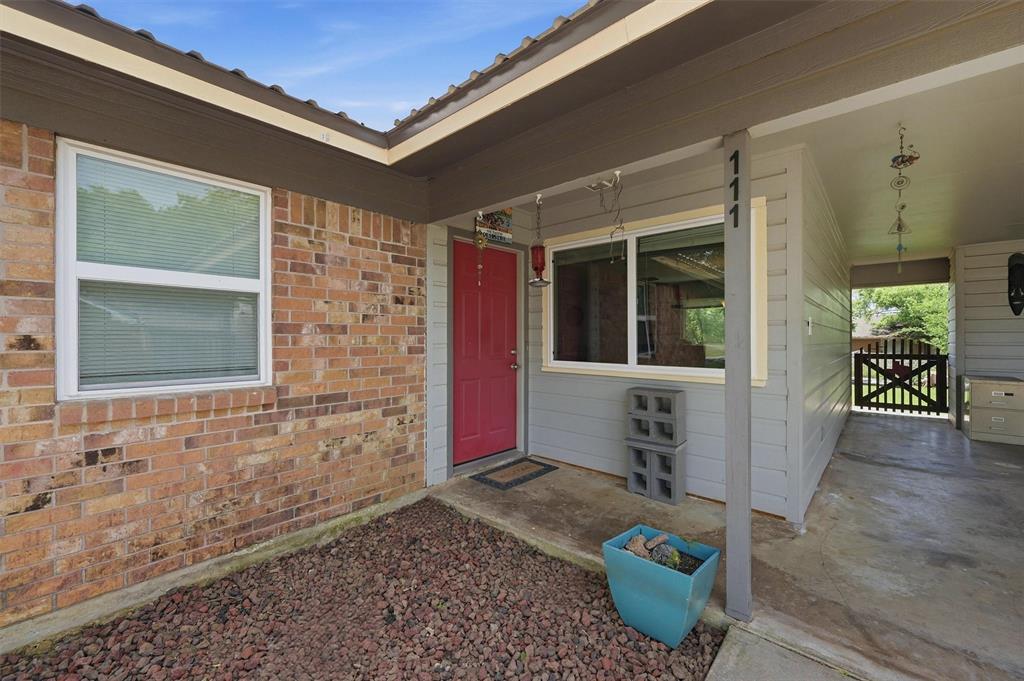111 E Pecan Street Property Photo 4