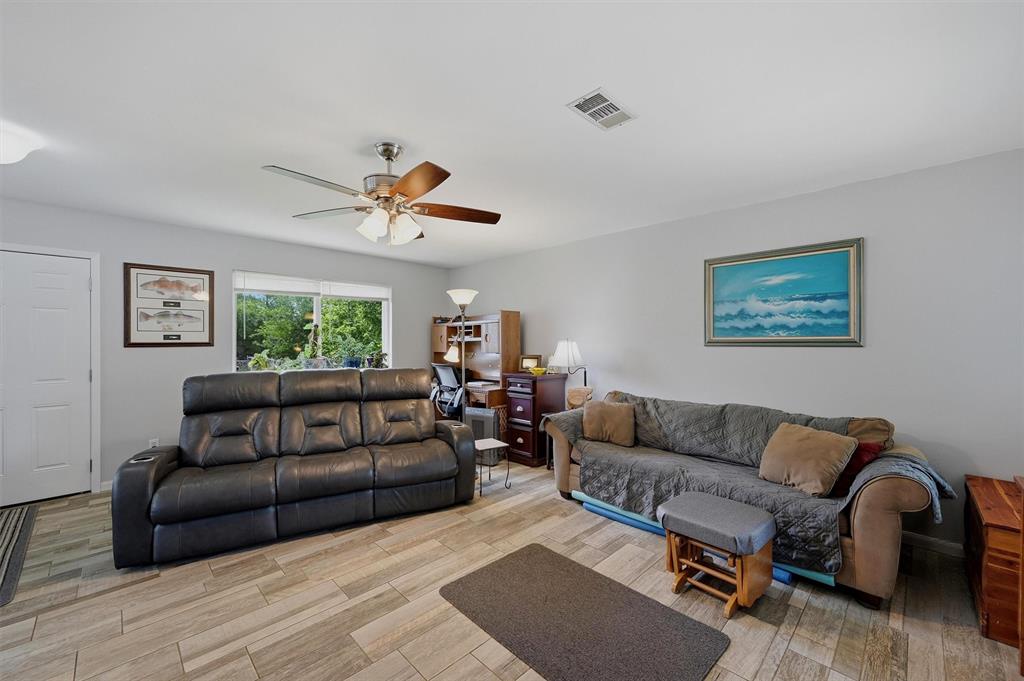 111 E Pecan Street Property Photo 5