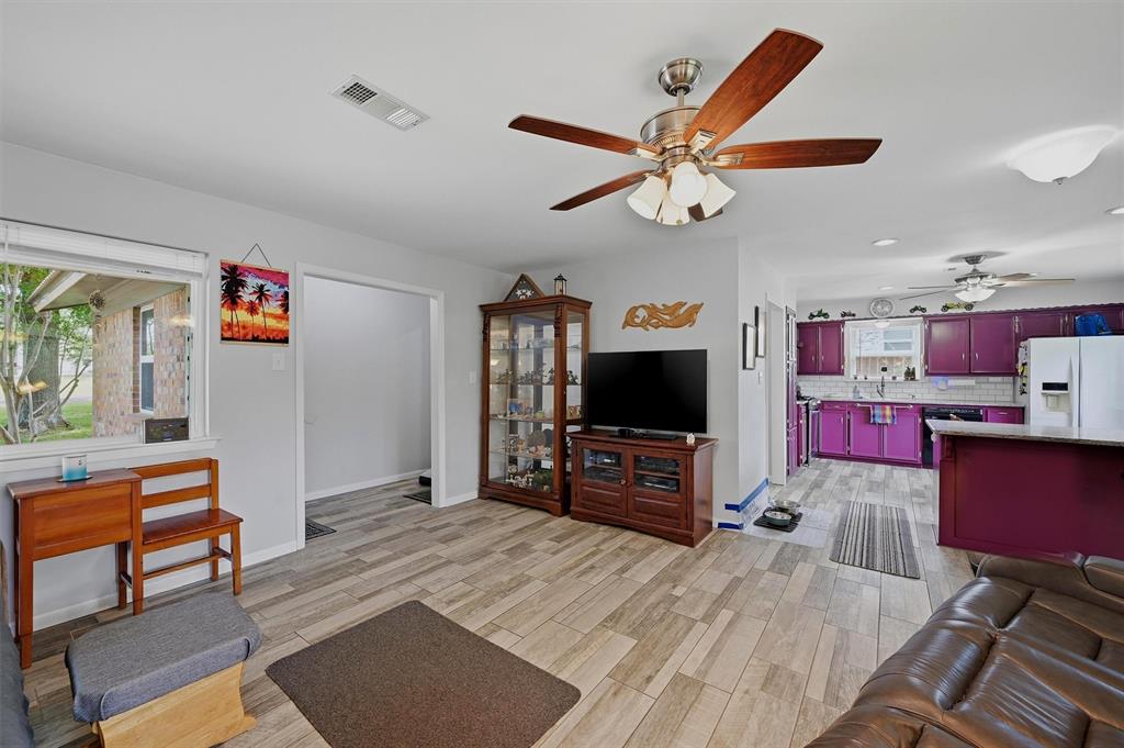 111 E Pecan Street Property Photo 7