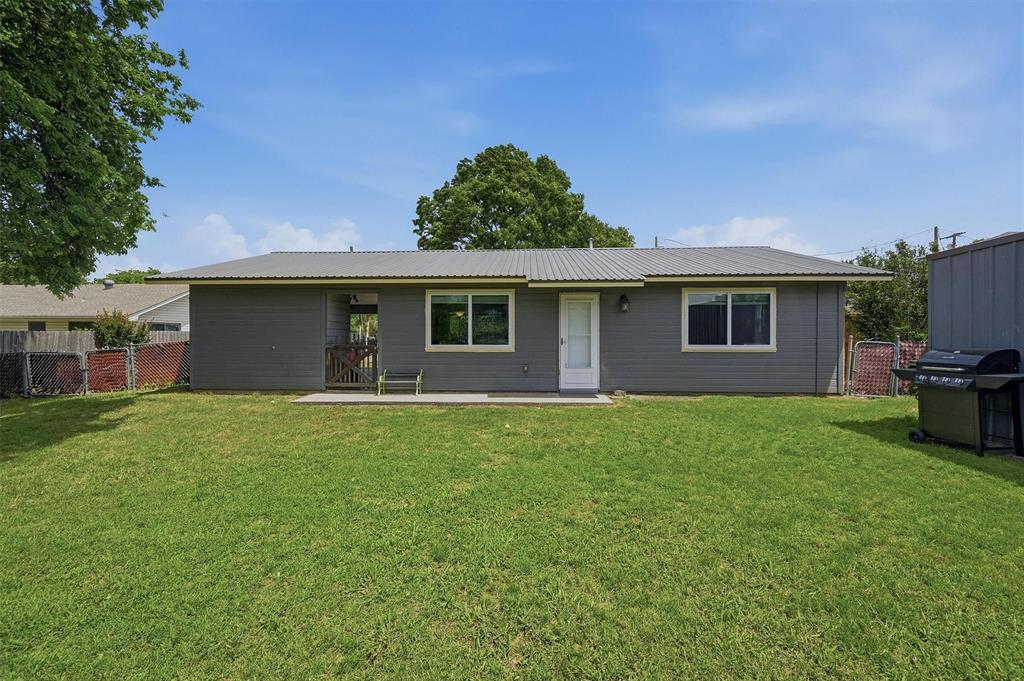 111 E Pecan Street Property Photo 18