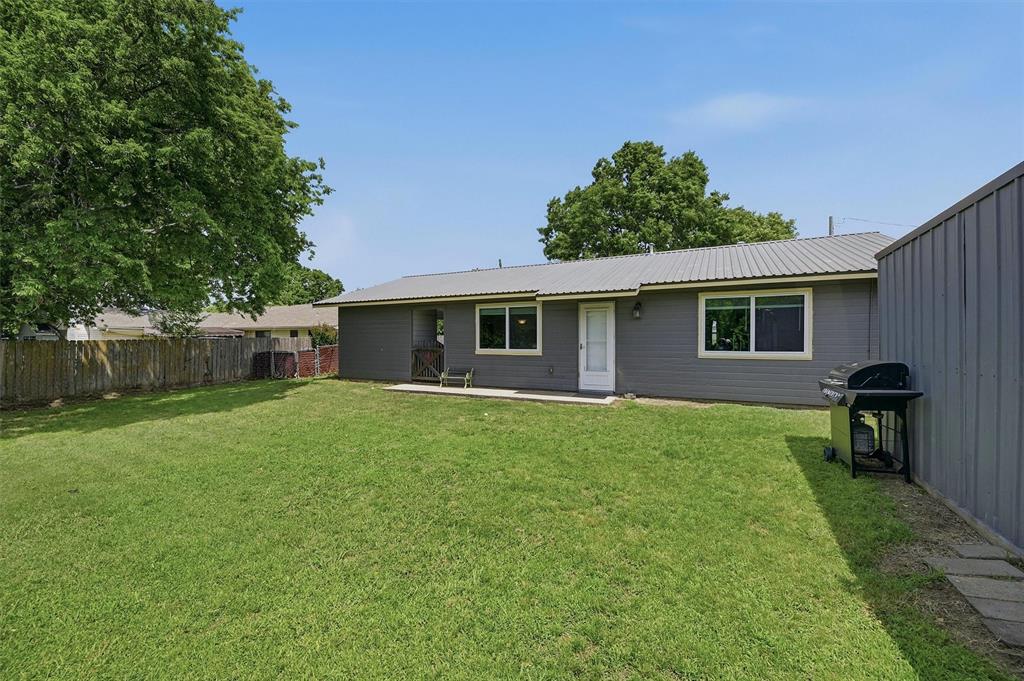 111 E Pecan Street Property Photo 20