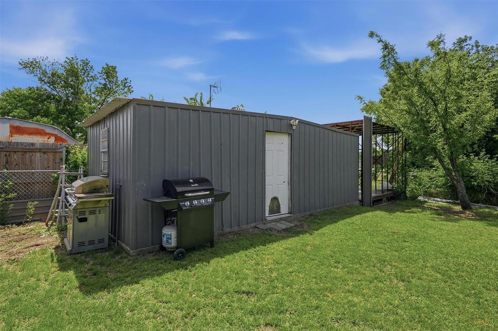 111 E Pecan Street Property Photo 21
