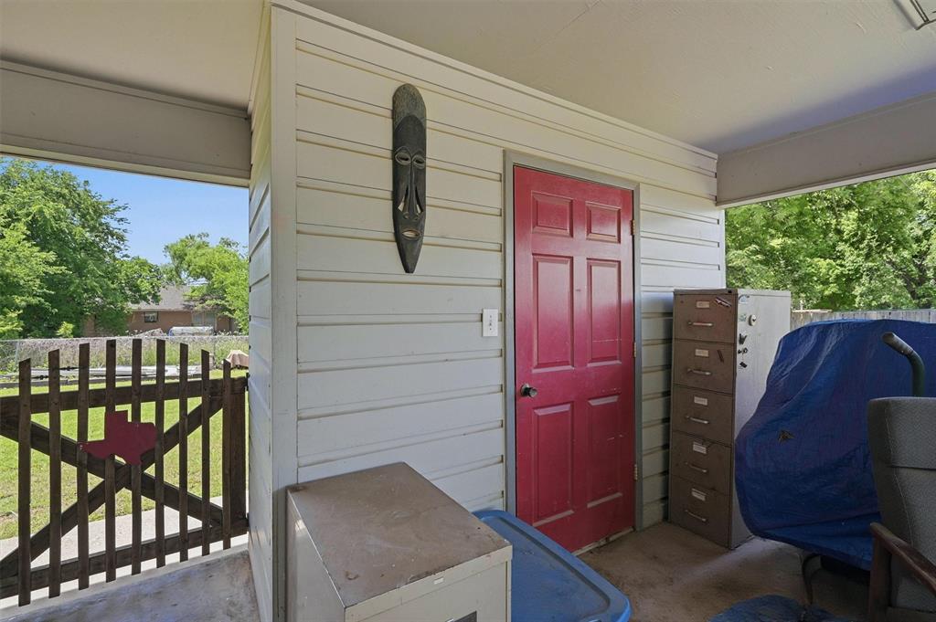 111 E Pecan Street Property Photo 22