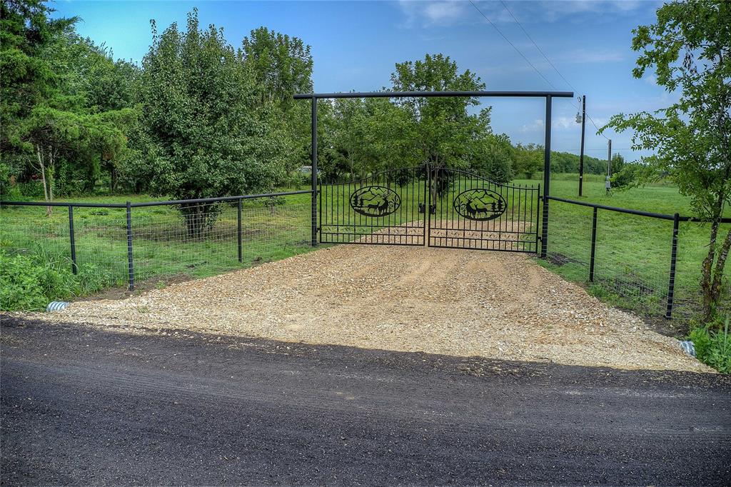868 County Road 23940 Property Photo 1