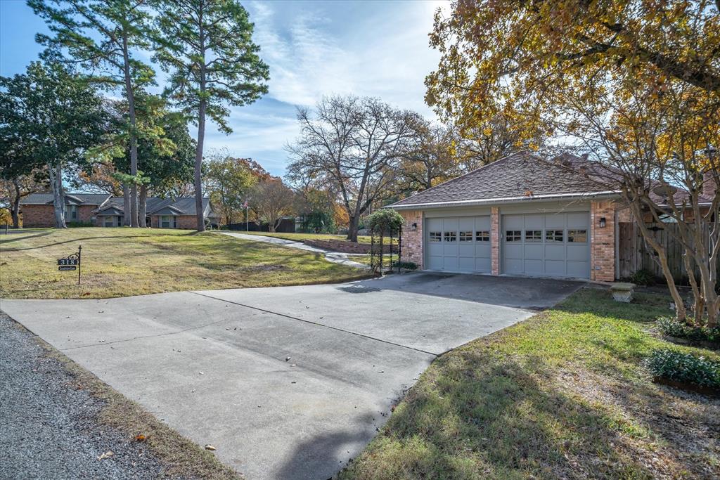 318 Crestview Lane Property Photo 6