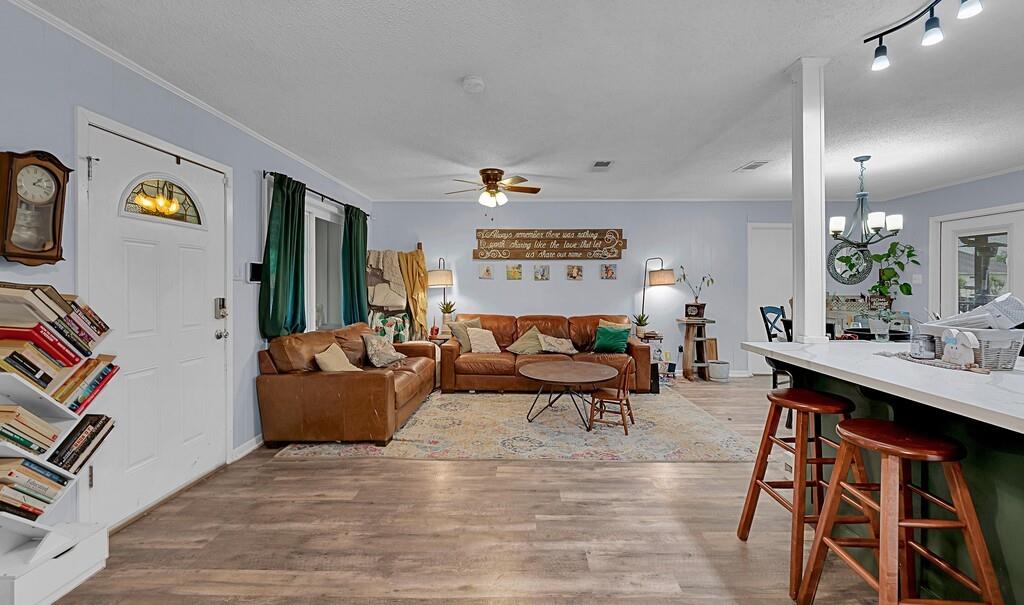 902 S Avenue L Property Photo 3
