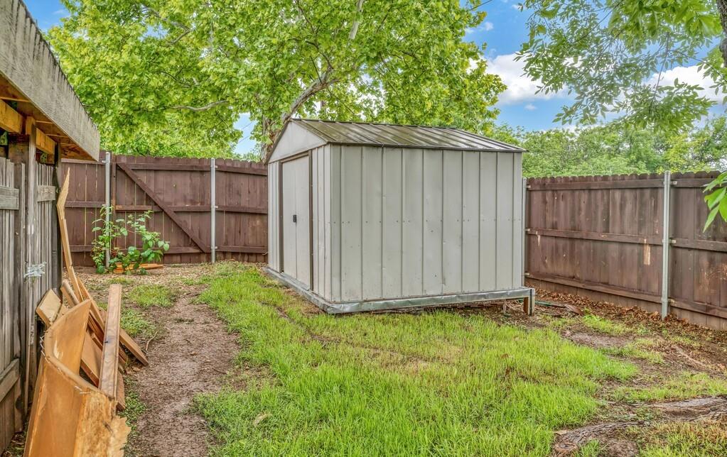 902 S Avenue L Property Photo 22