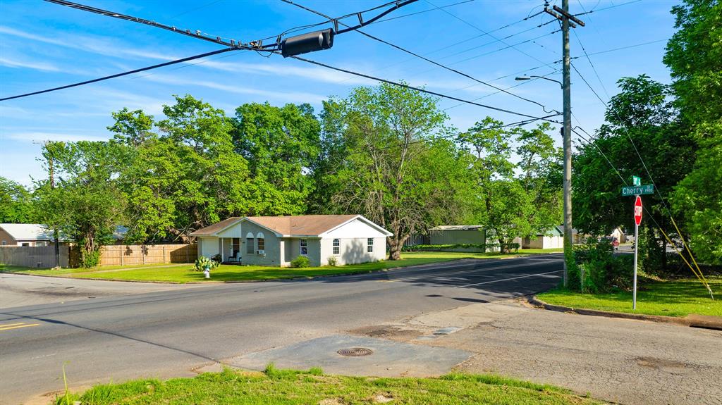 1975 E Cherry Property Photo 6