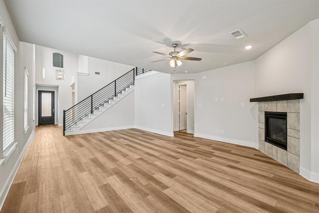 1920 Dappled Grey Avenue Property Photo 3