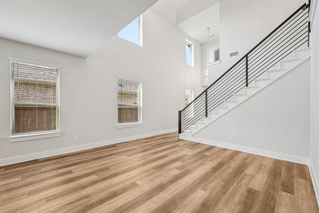 1920 Dappled Grey Avenue Property Photo 4