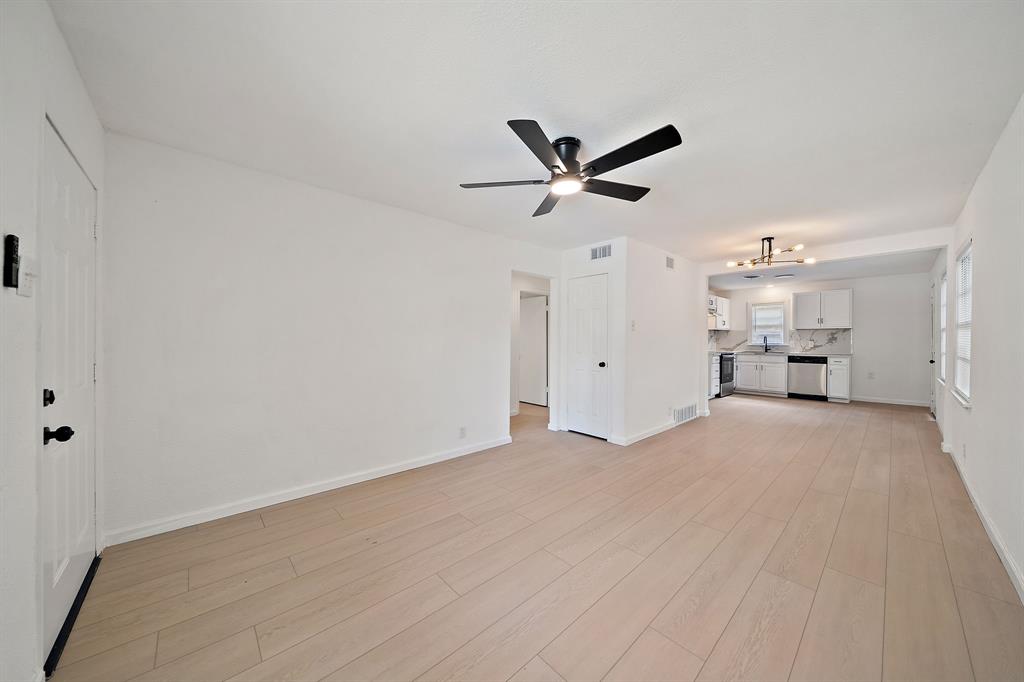 402 E Linda Drive Property Photo 9
