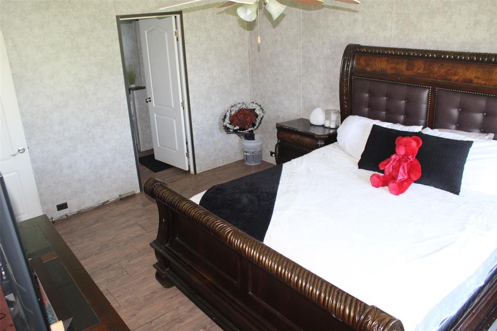 12360 Thomas Lane Property Photo 5