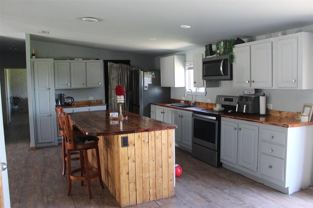 12360 Thomas Lane Property Photo 11