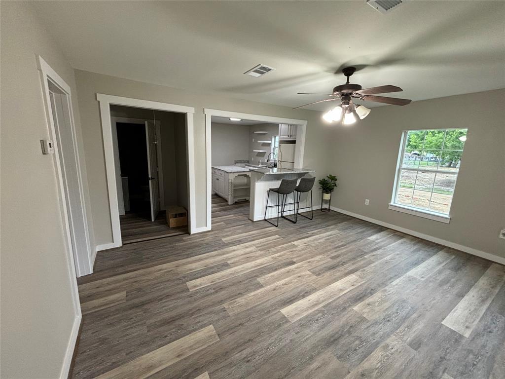 315 S Barry Street Property Photo 4