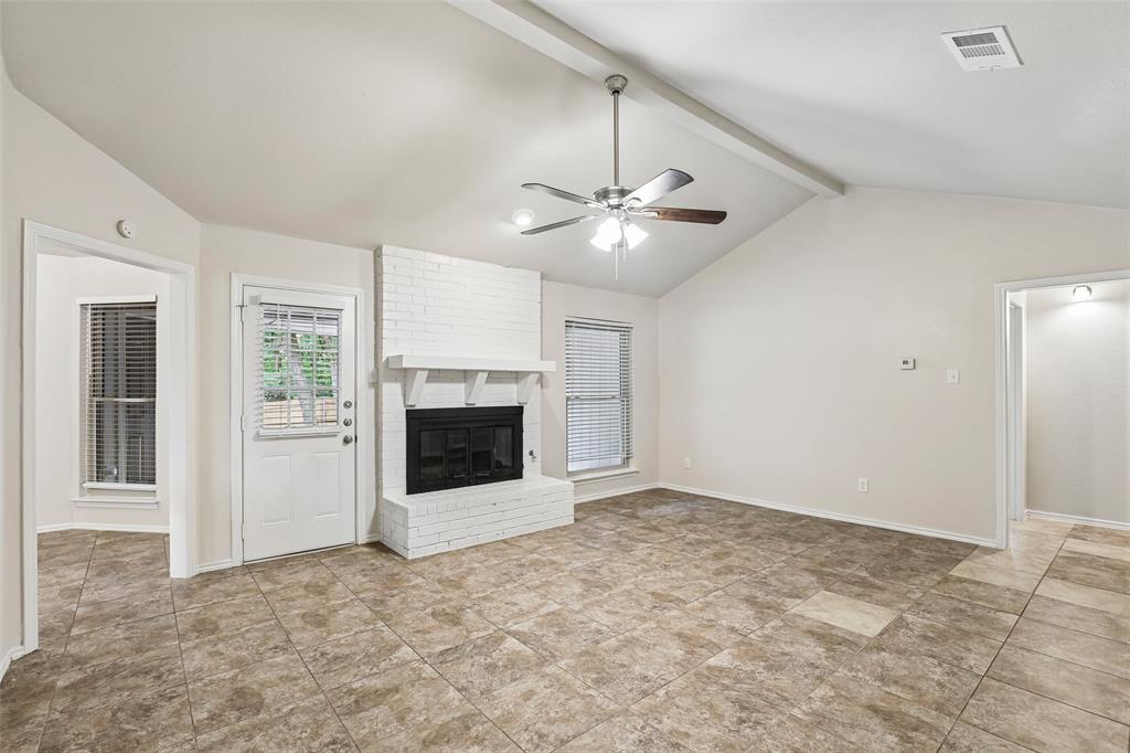 612 E Oak Street Property Photo 3
