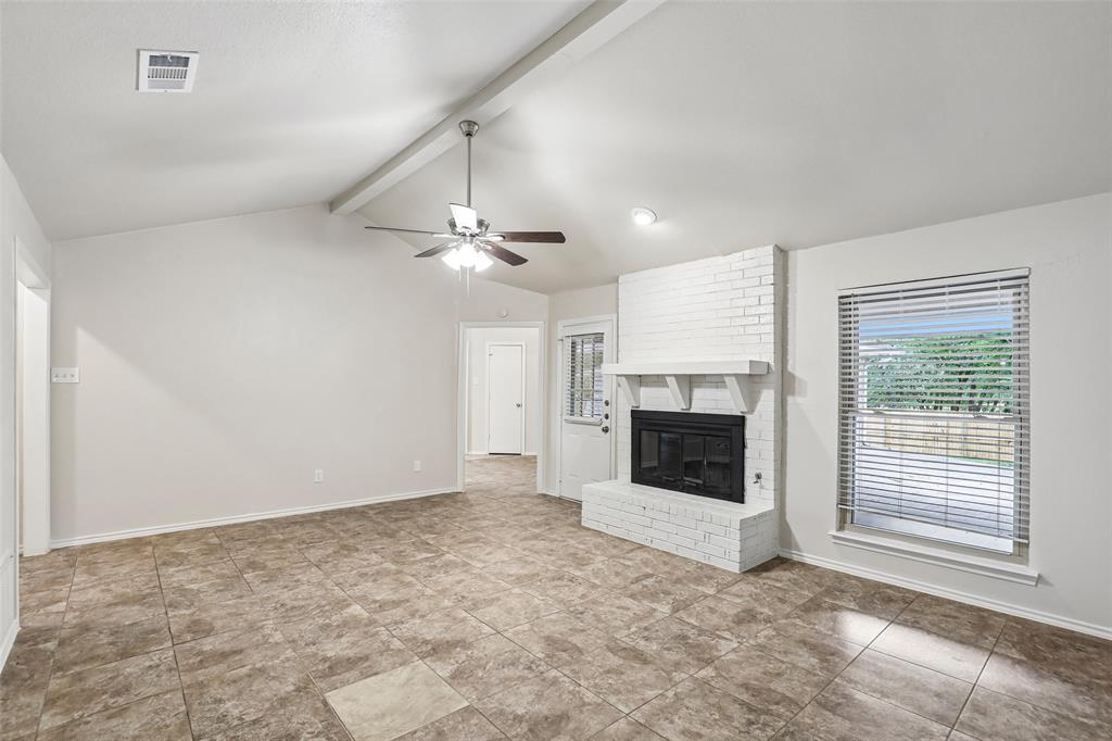 612 E Oak Street Property Photo 4