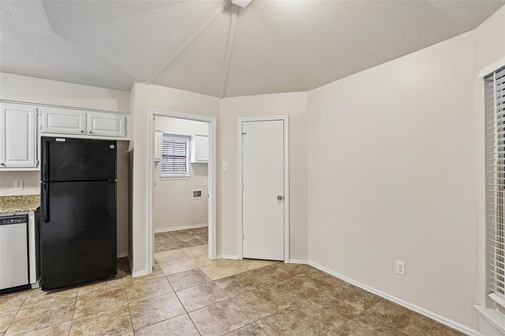 612 E Oak Street Property Photo 6