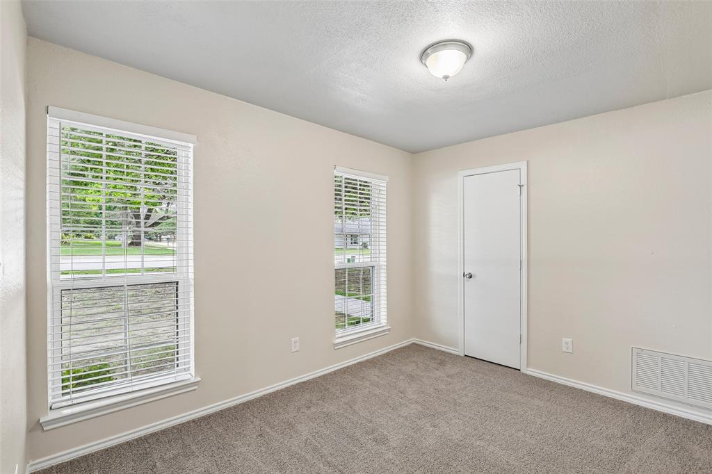 612 E Oak Street Property Photo 15