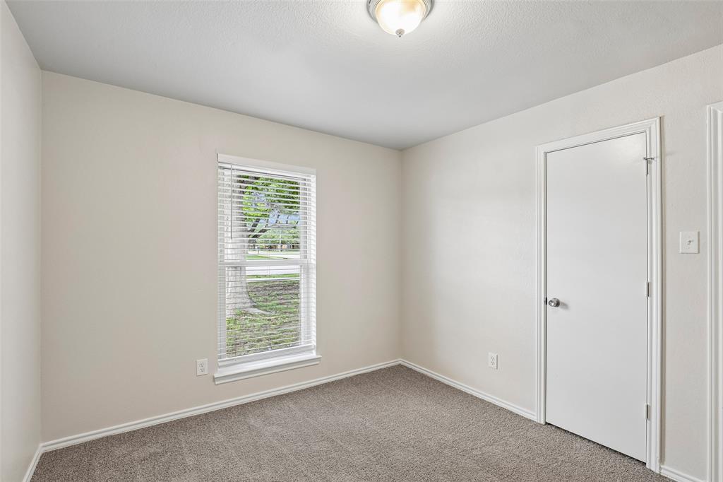 612 E Oak Street Property Photo 17
