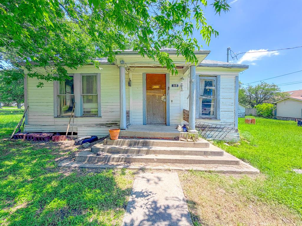 305 N 3rd Street Property Photo 1