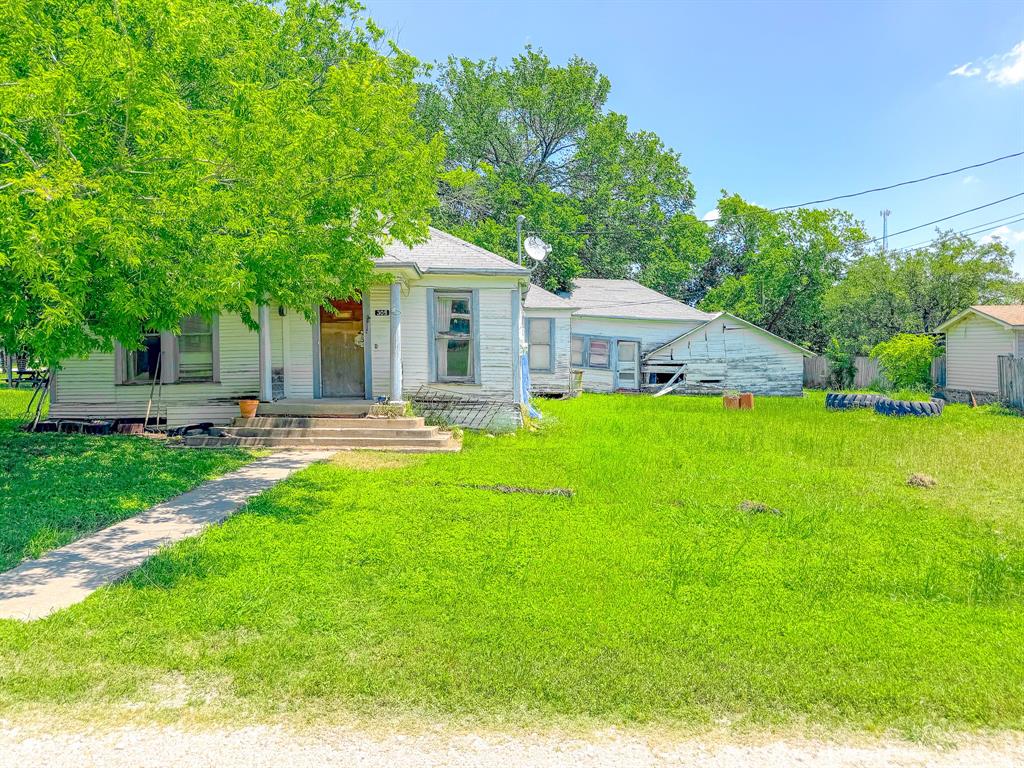 305 N 3rd Street Property Photo 2