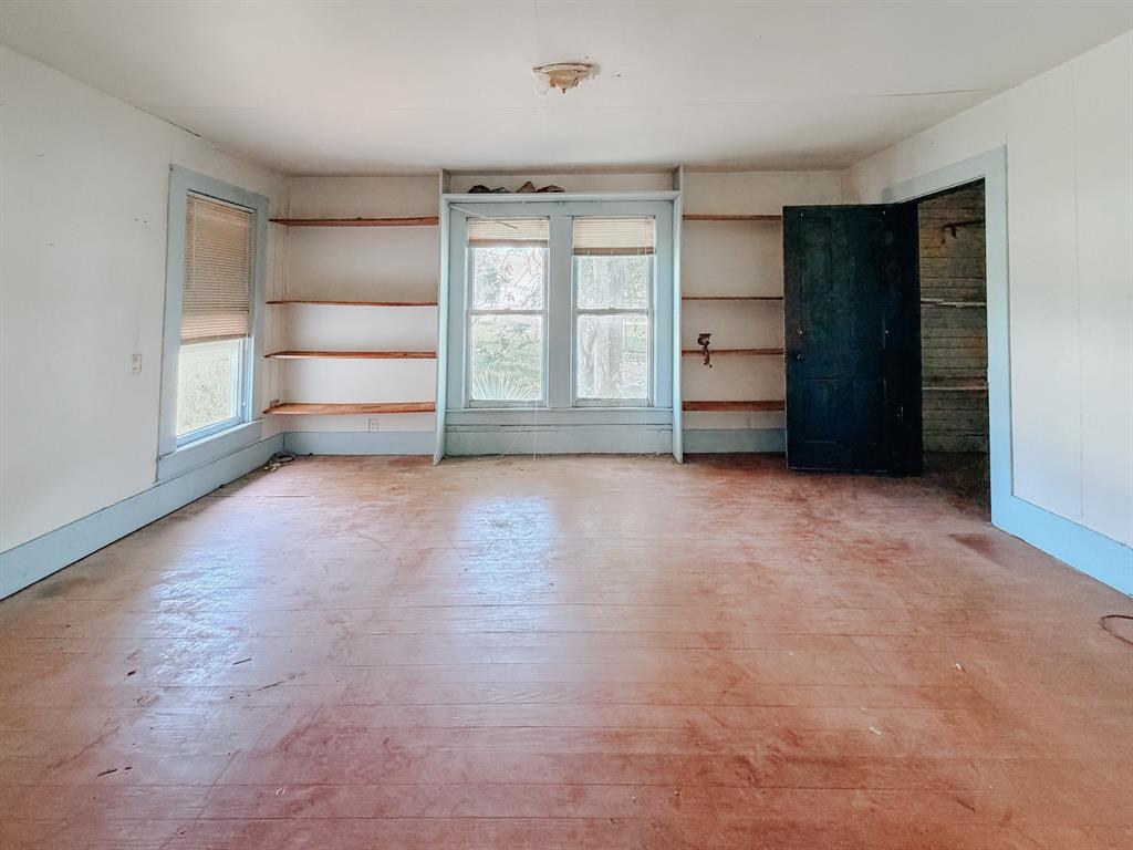 305 N 3rd Street Property Photo 4