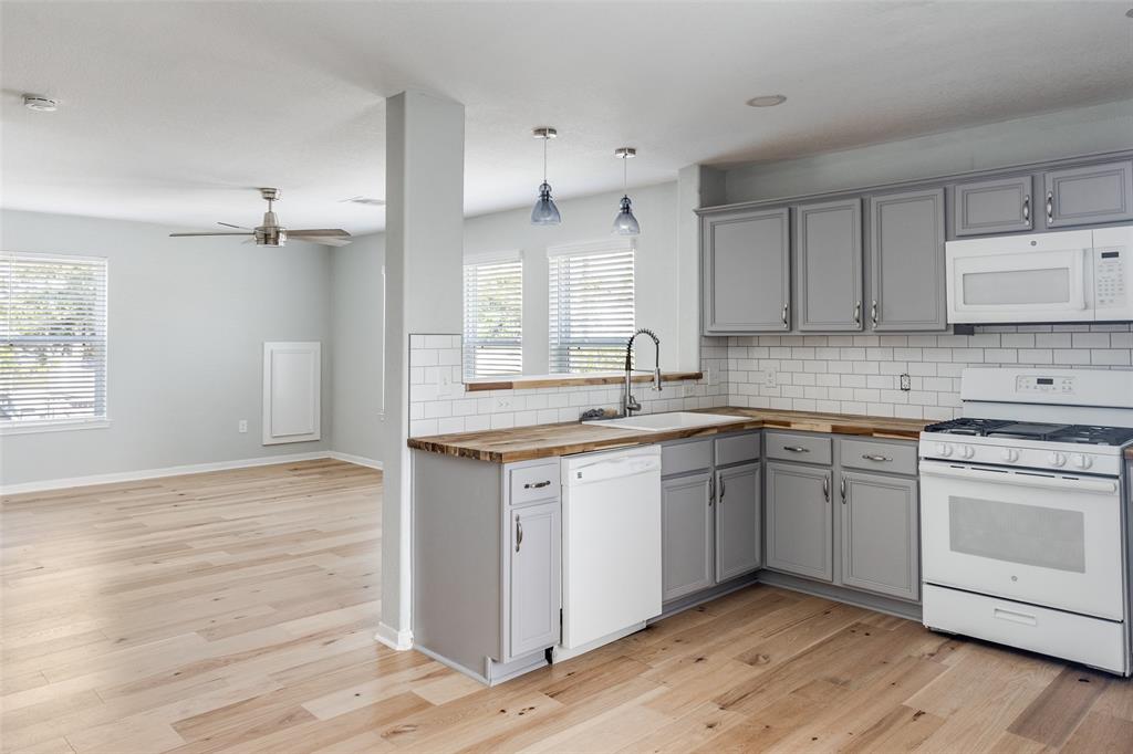 5106 Avenue O Property Photo 4