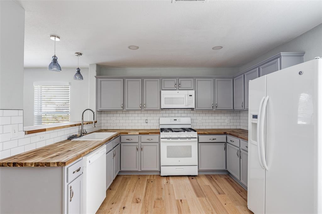 5106 Avenue O Property Photo 5