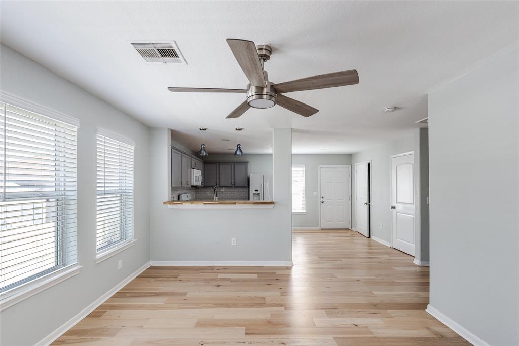 5106 Avenue O Property Photo 6