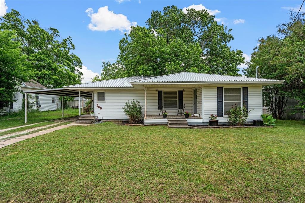 809 E Limestone Avenue Property Photo 2