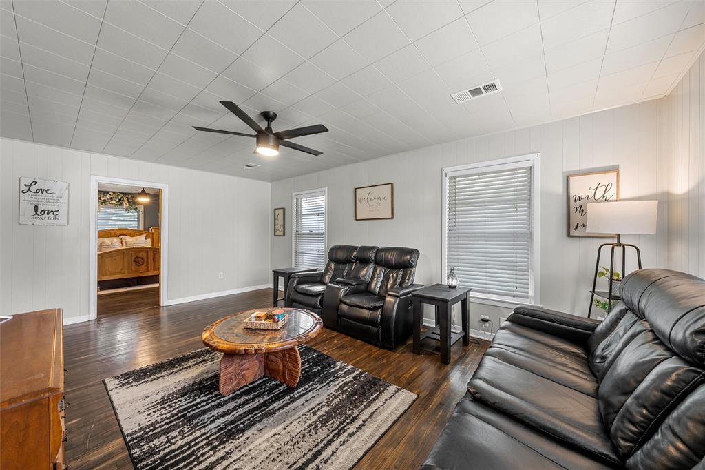809 E Limestone Avenue Property Photo 3