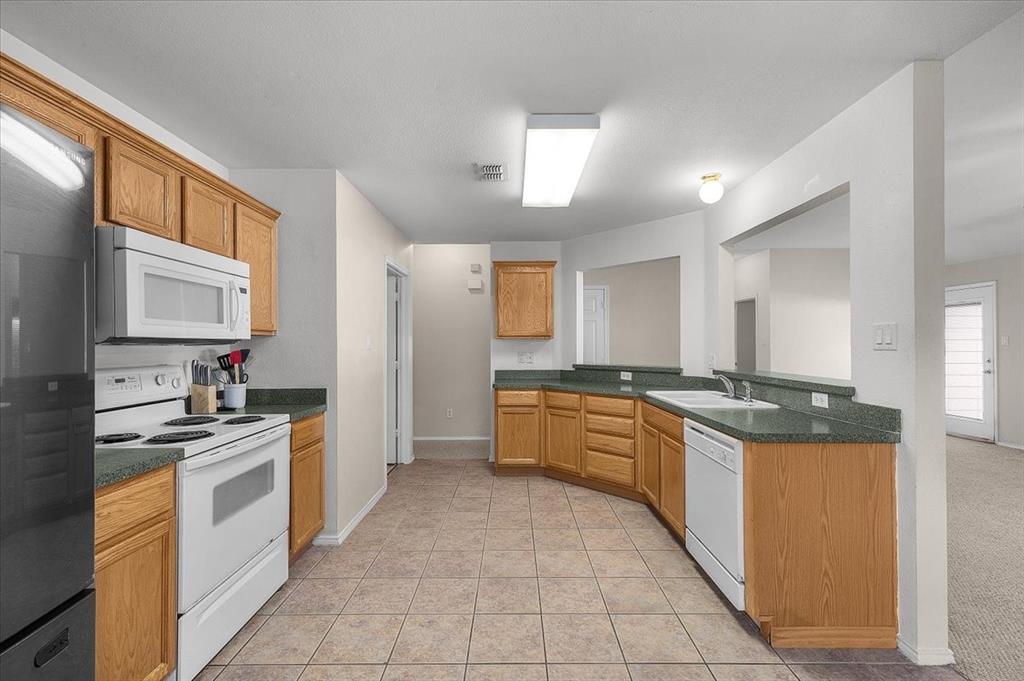 7008 Denver City Drive Property Photo 6