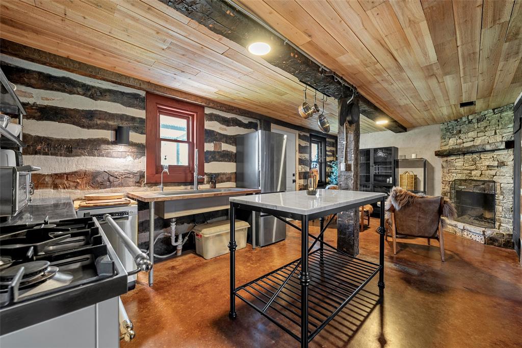 153 County Road 2139 Property Photo 8