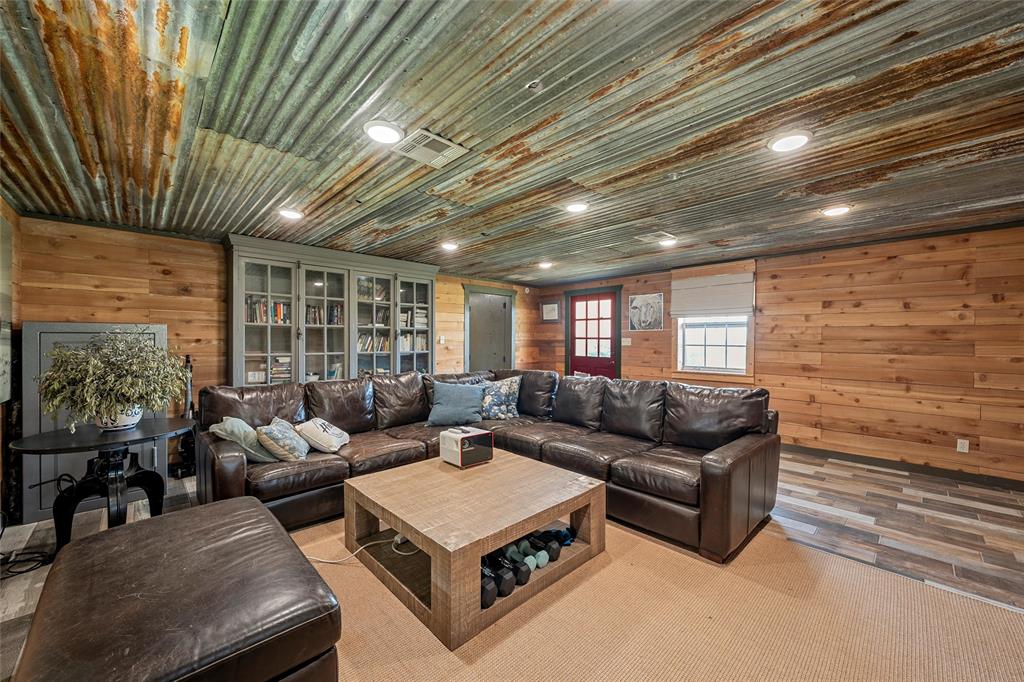 153 County Road 2139 Property Photo 22