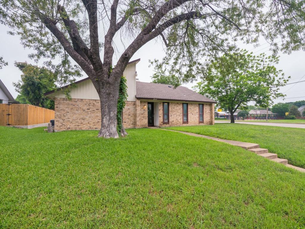 2111 Meredith Lane Property Photo 2
