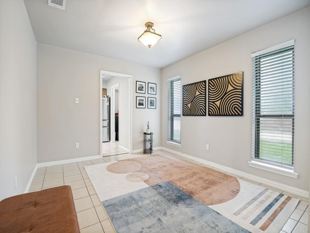 2111 Meredith Lane Property Photo 4