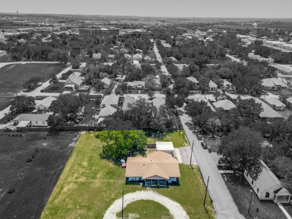 403 E Pecan Street Property Photo 1