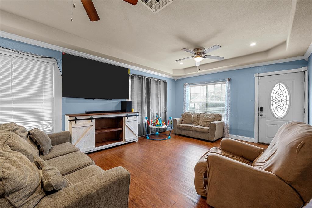 2221 S Park Avenue Property Photo 6