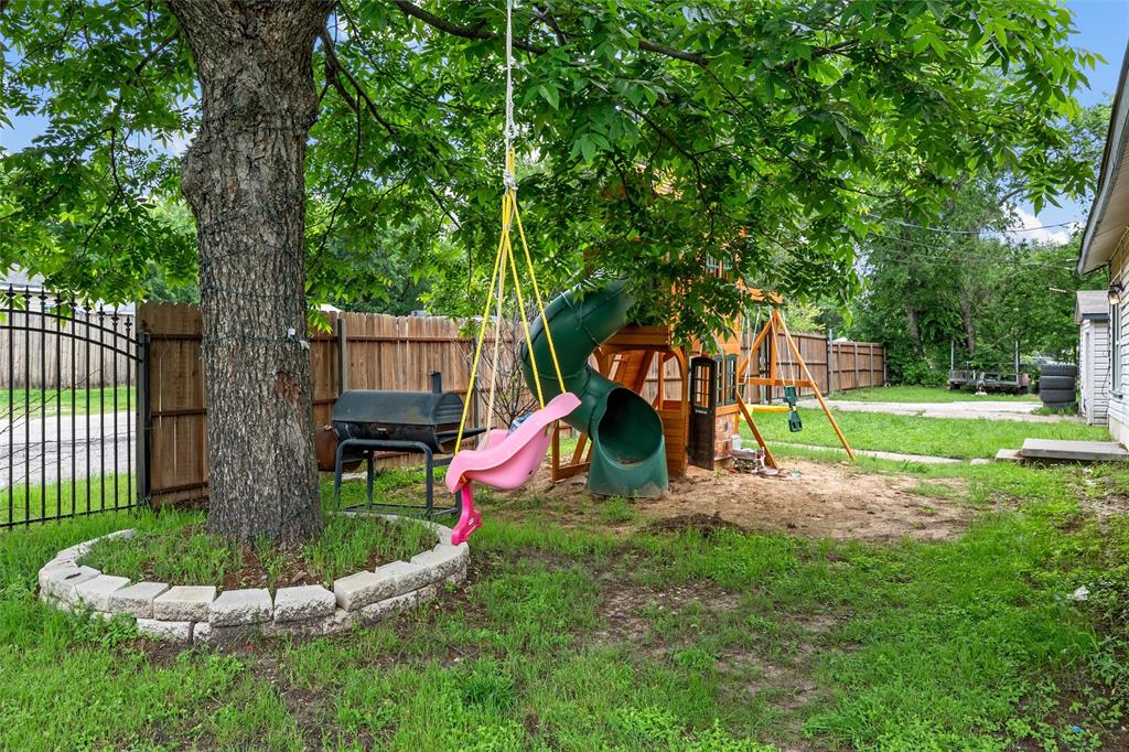 2221 S Park Avenue Property Photo 25