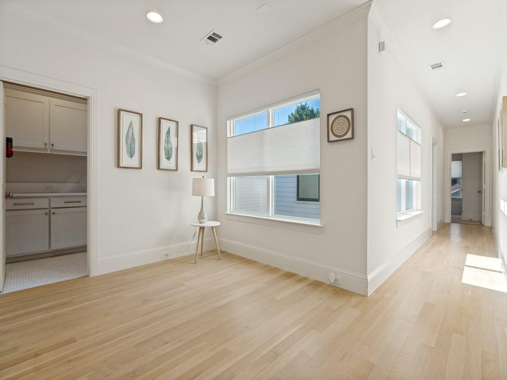 732 W 7th Street Property Photo 16