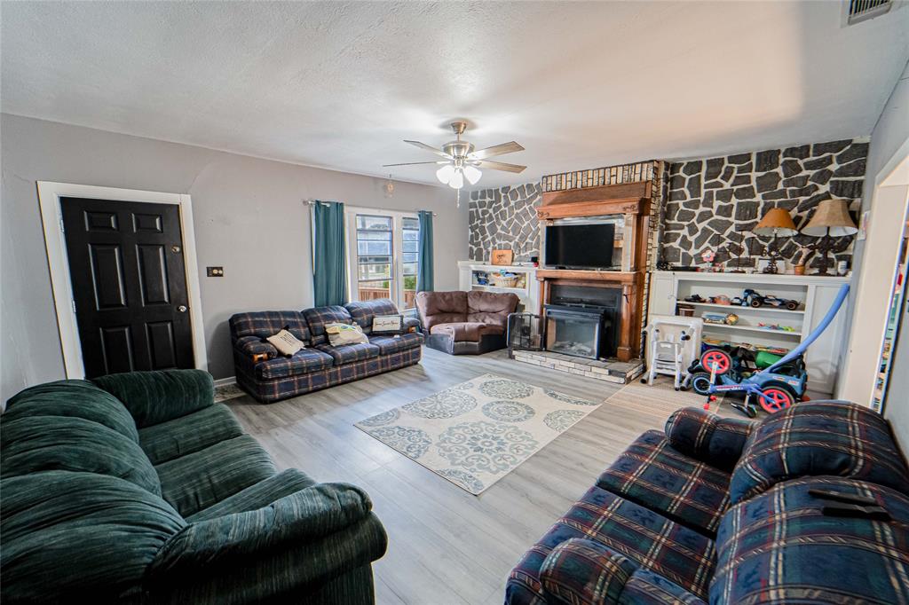 1404 W Walker Street Property Photo 8