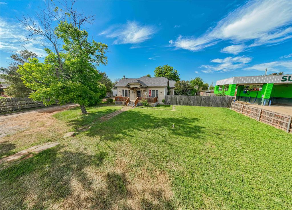 1404 W Walker Street Property Photo 27