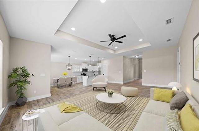 16221 Crossing Circle Property Photo 3