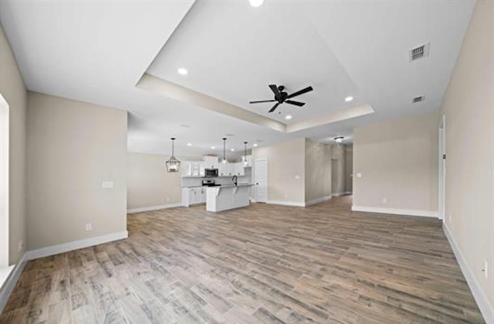 16221 Crossing Circle Property Photo 4