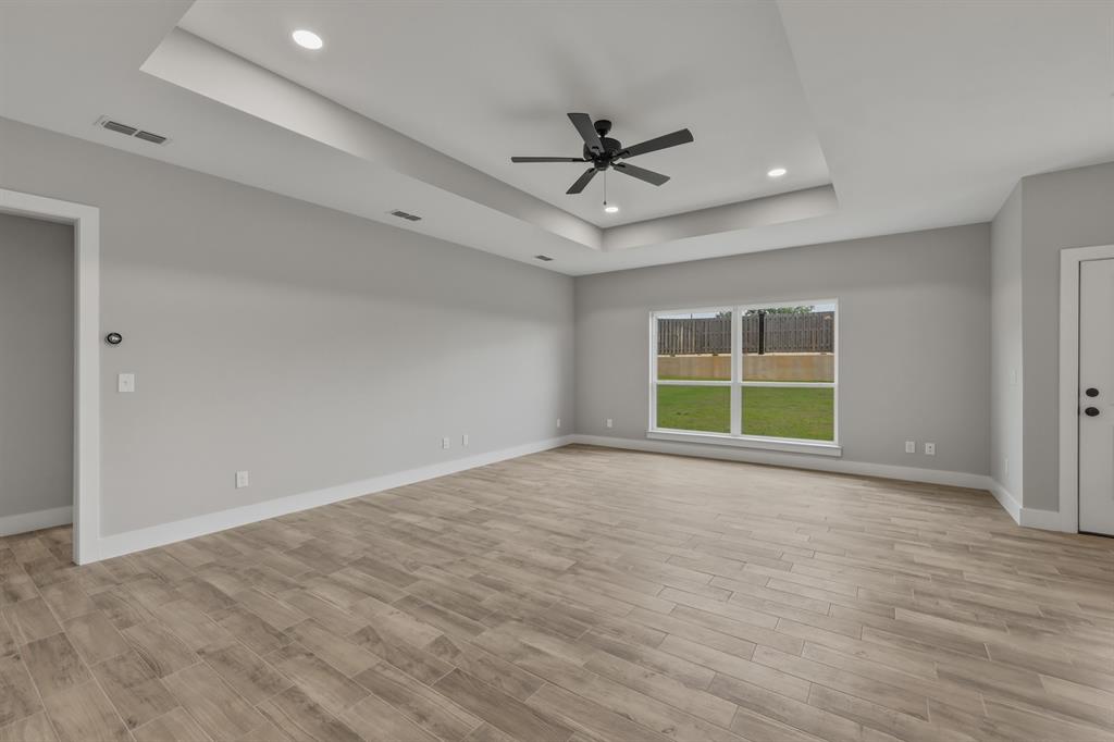 16221 Crossing Circle Property Photo 5
