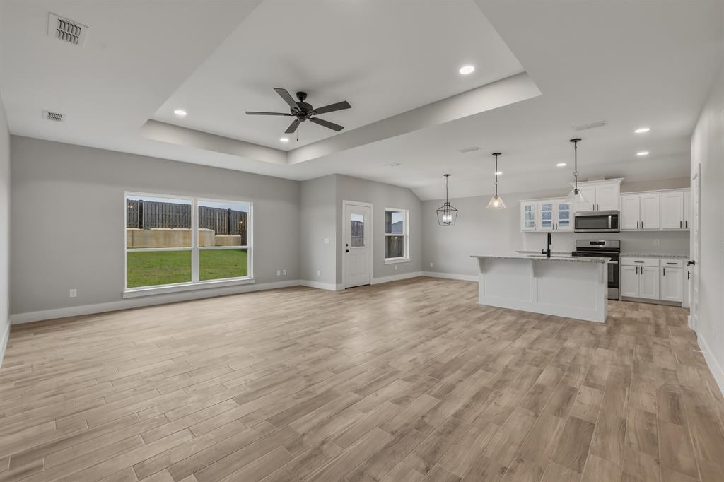 16221 Crossing Circle Property Photo 7