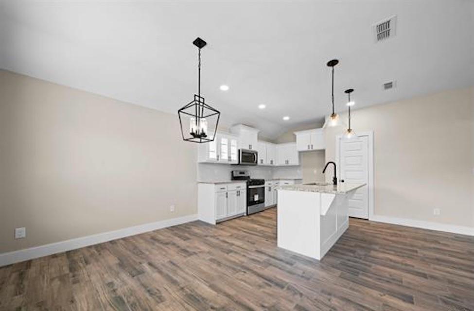 16221 Crossing Circle Property Photo 8
