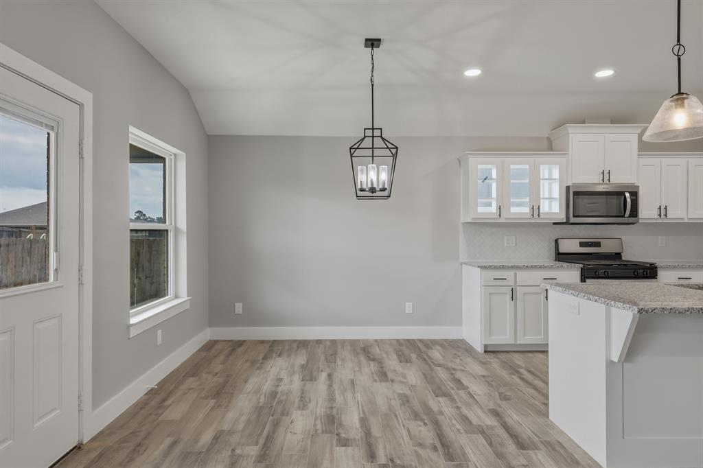16221 Crossing Circle Property Photo 15