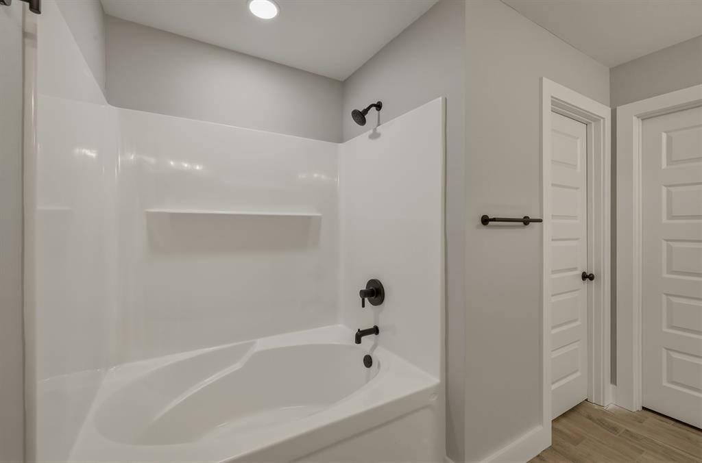 16221 Crossing Circle Property Photo 23