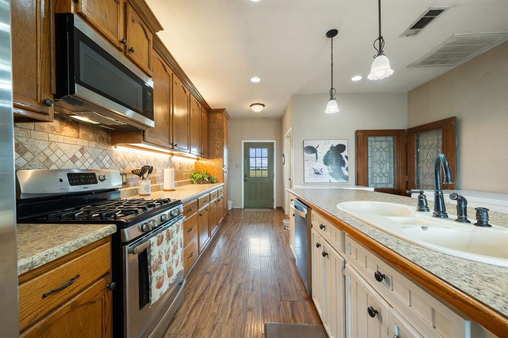 404 Fm 1566 Property Photo 11